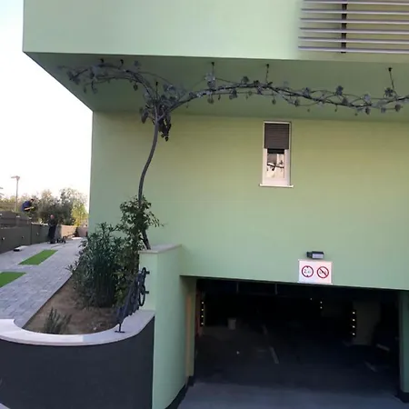 Apartment B Split
