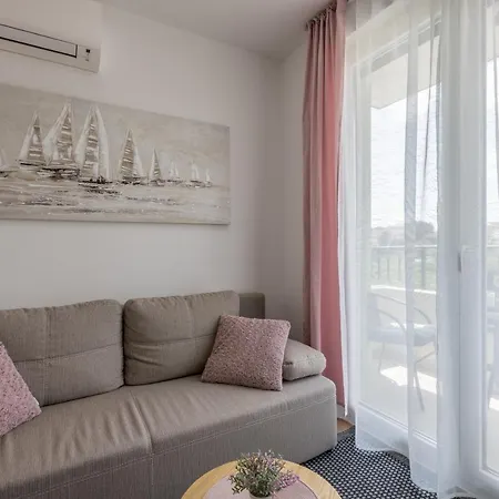 Studio B Apartment Split